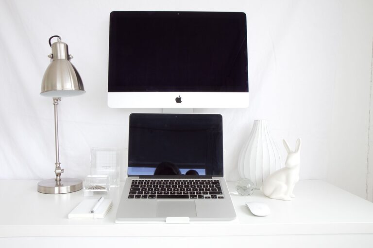 Consejos prácticos para organizar tu espacio de trabajo en casa y mejorar la productividad